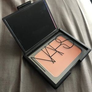NARS irresistiblement